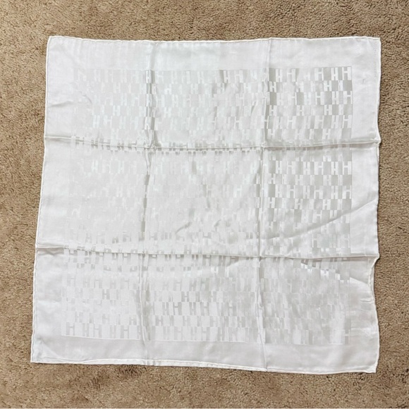Hermès AUTHENTIC Vintage White H Classic Logo Petit Carré Small Scarf 100% Silk - Picture 2 of 16
